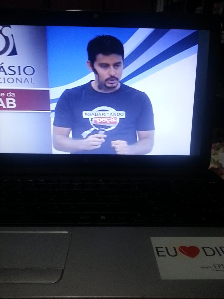 fabybarros10's tweet photo. Professor bronzeado no Gabaritando peça @leandrocleao http://t.co/hKO8ETrwz0