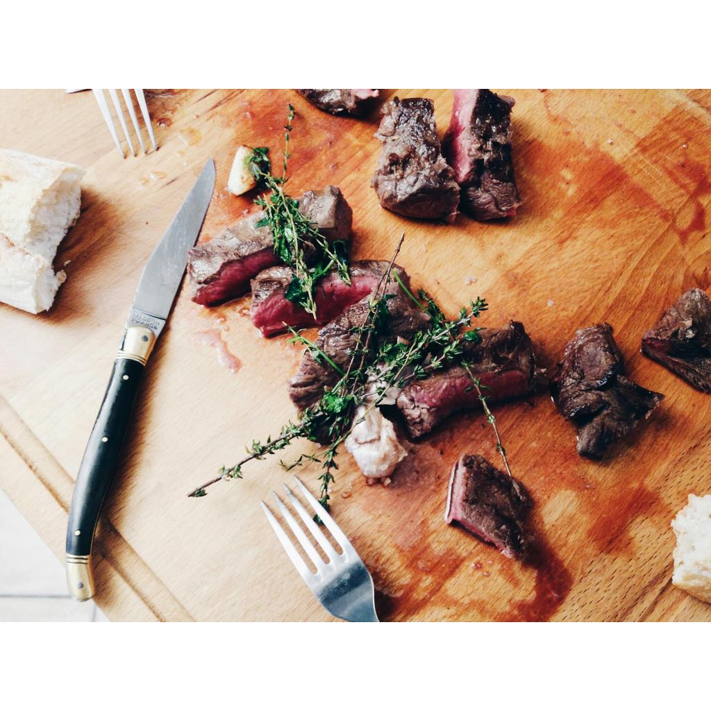 FOOD_IY's tweet photo. Retrouvez bientôt nos nouvelles recettes et les blagues pourries de nos chefs sur http://t.co/dmYtJMIe7X ;) http://t.co/GsIuFIrzi0