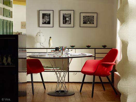 EamesOffice's tweet photo. A perfect little breakfast nook with Organic Chairs by #Eames &amp; #Saarinen. @vitra http://t.co/ofBxMurcmo