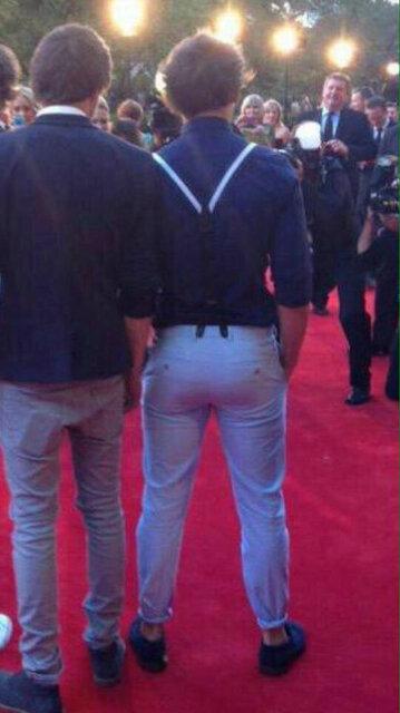 anette_93295's tweet photo. #1DBestFans2015 #2015IsTheYearOfOneDirection #ArtistOfTheYearHMAOneDirection #OTRATSouthAfrica http://t.co/bB9TmcZdtd