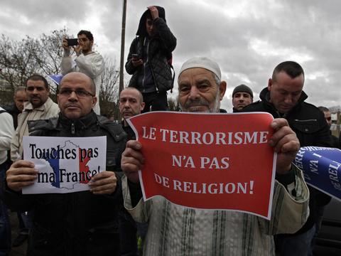 Attaque de «Charlie Hebdo»: A Lille, les musulmans en ont ras-le-bol mais n'ont pas peur dlvr.it/83c5g4