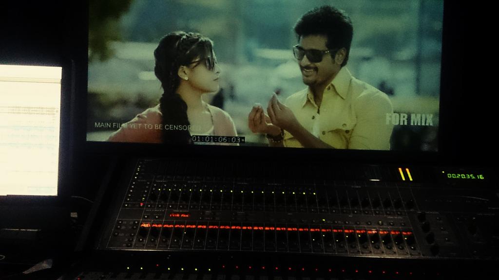 SivaFan12's tweet photo. #KaakiSattai Trailer releasing on Today at 6pm 😊👍
@Siva_Kartikeyan @durairsk @anirudhofficial @Madan2791 @iamsridhu http://t.co/jamhvfsND9