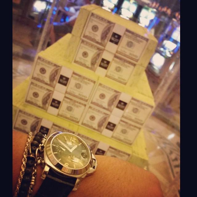 layoverlife's tweet image. Time is valuable than money.

But i got the money at the right time! :) #lasvegas #cashf... ift.tt/1DttDiB