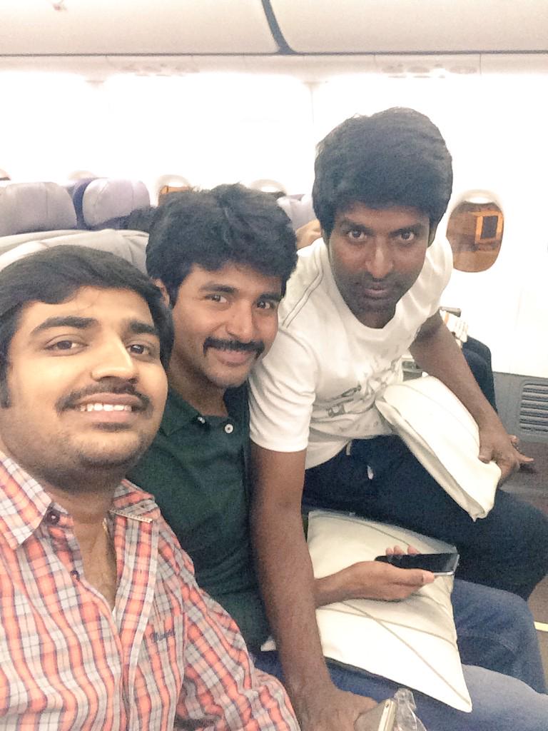 actorsathish's tweet photo. Starting to Malaysia...... http://t.co/AmwtSDbJok