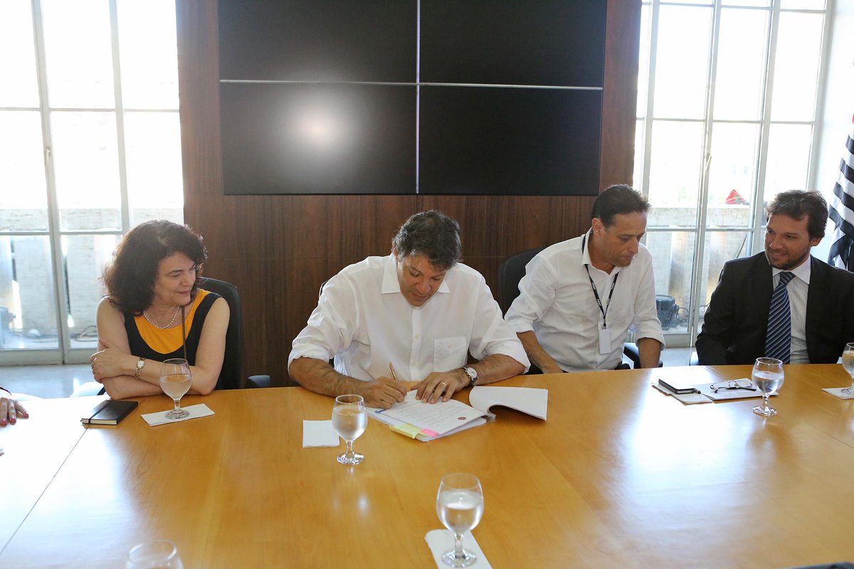 SEMPLASP's tweet photo. Prefeito sanciona reestruturação da Fundatec. 8mil novas vagas em cursos profissionalizantes: http://t.co/kiJ36sYqpL http://t.co/CF5be8QhY9
