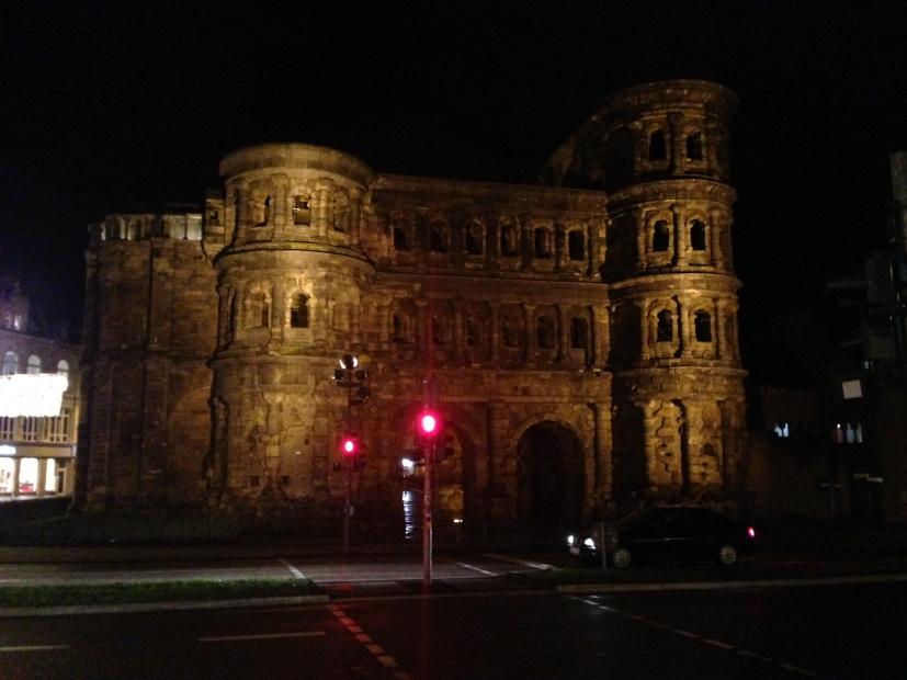 karel8554's tweet photo. Porta Nigra in Trier. http://t.co/AEpUxITHwl
