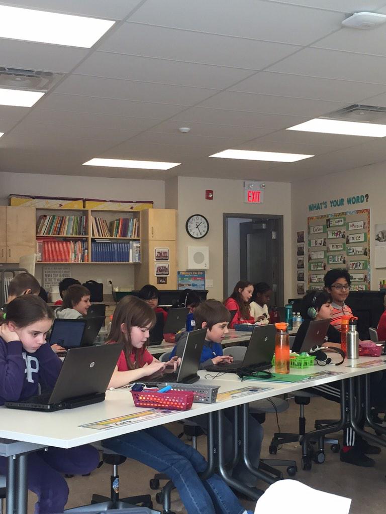 SebastiansClass's tweet image. We are checking out @PaulSolarz #genishour projects Round 1 #commentsforkids