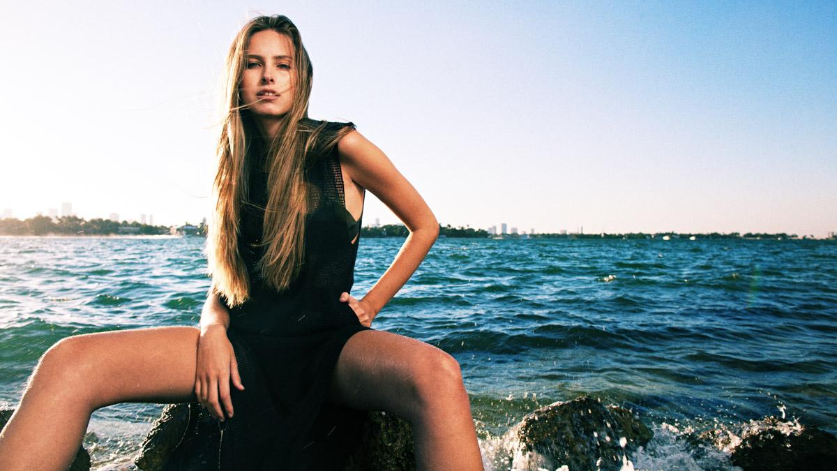 ShopSlasherGirl's tweet photo. #Miami: The days are still warm but the nights are now cold - Shop the Cool Down Look Book: http://t.co/xKRKTzv6GC http://t.co/bPlkK0zMdj