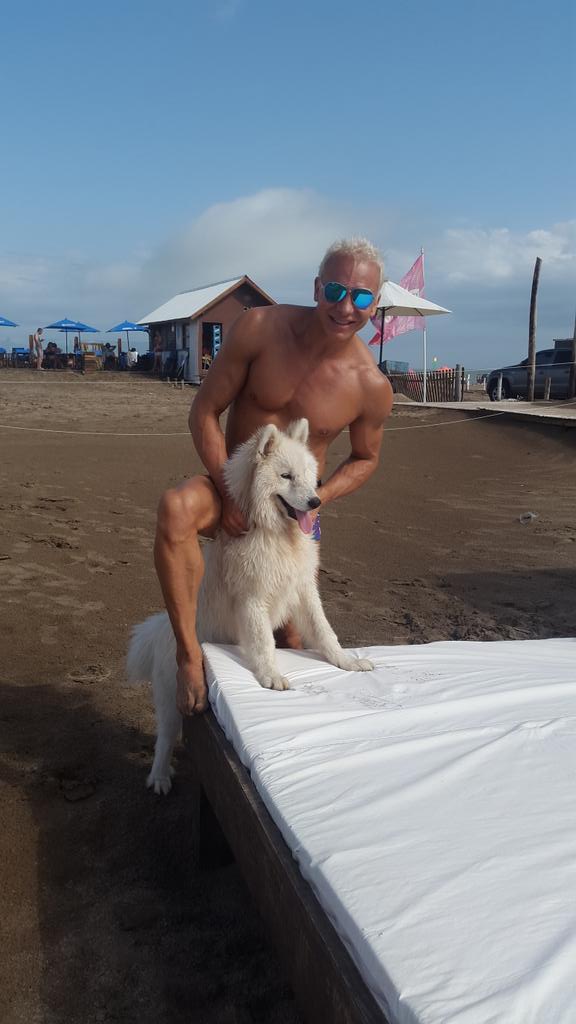 flaviomendoza's tweet image. Mientras otros se envenenan solos yo disfruto del mar