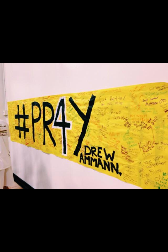 odonoghue15's tweet photo. #PR4Y @d_ammann4 all the knights at foothill miss you, get well soon #GOKNIGHTS http://t.co/QDkI1kh1RT