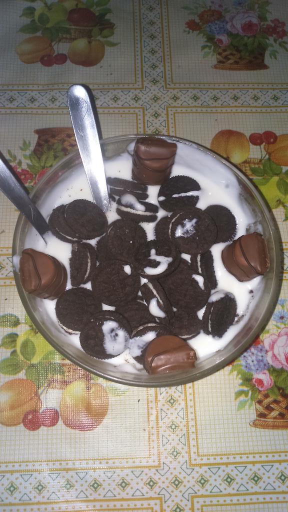 melodymorillas's tweet photo. Los postres que me hace mi niño si esque lo tengo que querer #comomemima #graciasportodo #teadoro #27 @DavidMateos18 http://t.co/B4rNVYzXqj