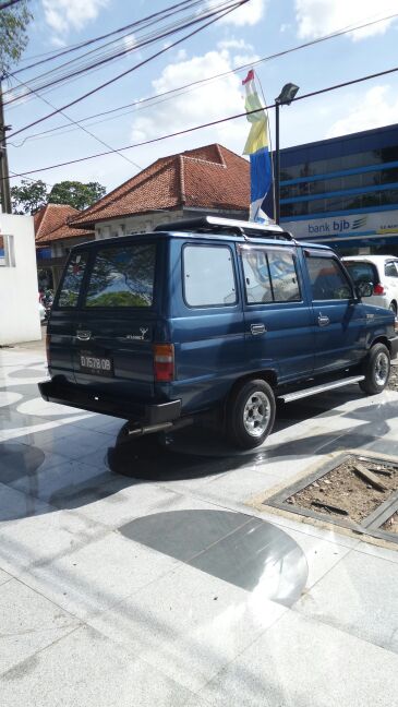 infobandung's tweet photo. Duh. RT @iman_sinarjadi: Aduuuh makin banyak yg ga peduli atau ga tau fungsi kali ya ? @ridwankamil @Satpolppbdg http://t.co/tD2y88i3TA
