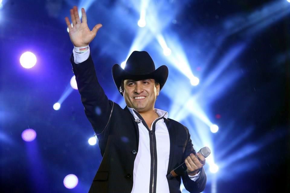 Como el agua... <a href="/julionalvarez/">Julion Alvarez</a> agotó en 5 horas los boletos para su concierto del 15 de febrero en @AUDITORIOTELMEX
