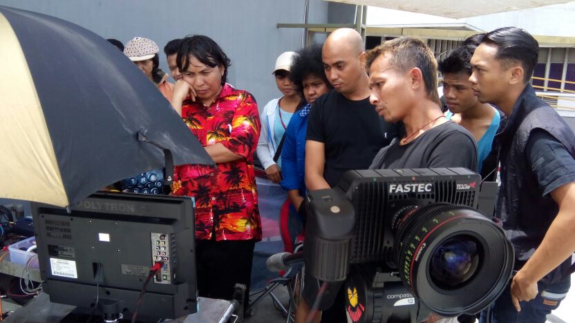 WowoHSV's tweet image. Mengamati hasil video dr kamera #Fastec #TS3Cine waktu syuting tanggal 7 Januari 2015