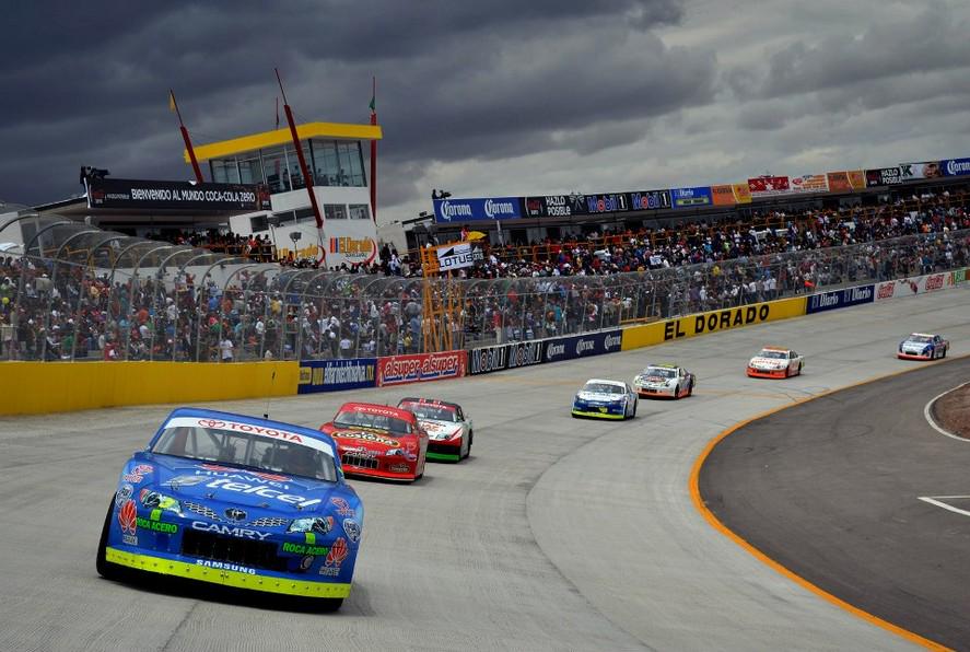 NASCARMex's tweet photo. En su opinión ¿en qué pista donde corre #NTSMxFS3, se llevan a cabo las carreras más emociontes? http://t.co/R2qthzxM47