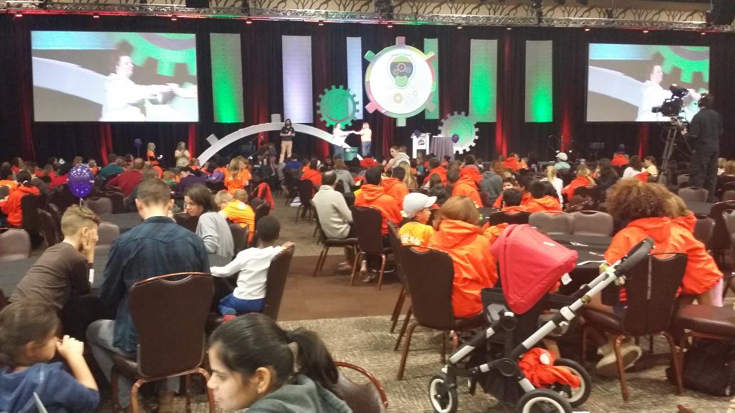 coridrew's tweet image. SO MANY families at the @KidzMash closing ceremonies! :) #codemash #MuchWin