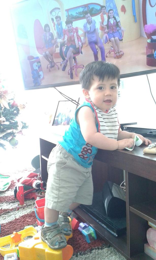 pilarcita03's tweet photo. @JuniorExpress_ @diegotopaok @RuloCarlosok soy su fans estuve de cumple  mi primer añito. Me envias un saludo jaimito http://t.co/r0nTDjfMKR