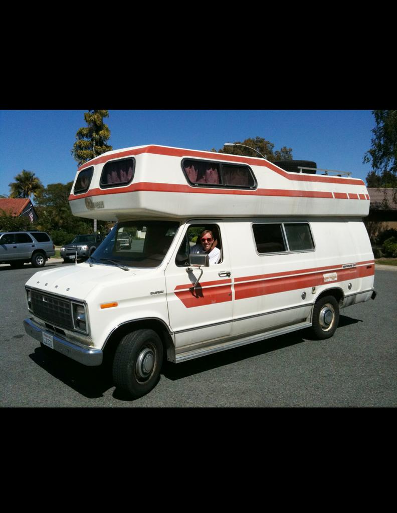 PriestMalibu's tweet photo. That's a bachelor pad. You literally will never have to worry about getting married. http://t.co/fkfL0cgtWb