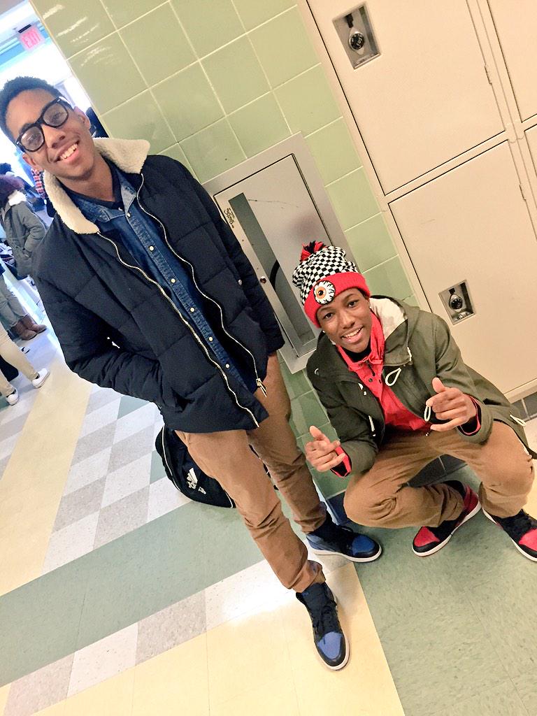 _MordeCaiTheDon's tweet photo. Dabbin like its the first day of school 🔙🔛🔝 http://t.co/UxooL4pcWC