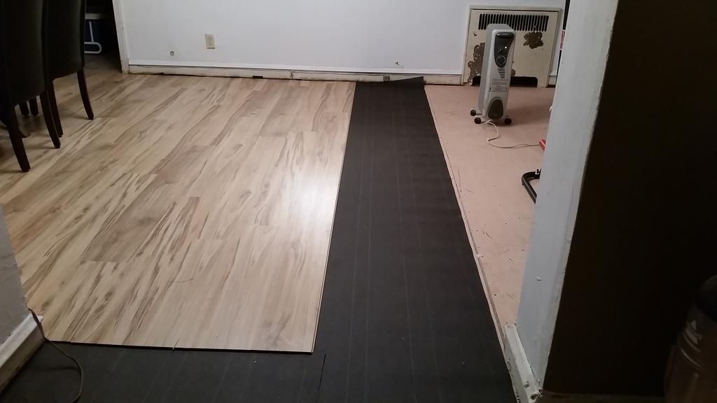 helpfixourhouse's tweet photo. Dining room is coming along! @hardwoodforless #flooring #helpfixourhouse #TeamOwens @DIYNetwork @hgtv @nicolecurtis http://t.co/lPBfvzqFK2