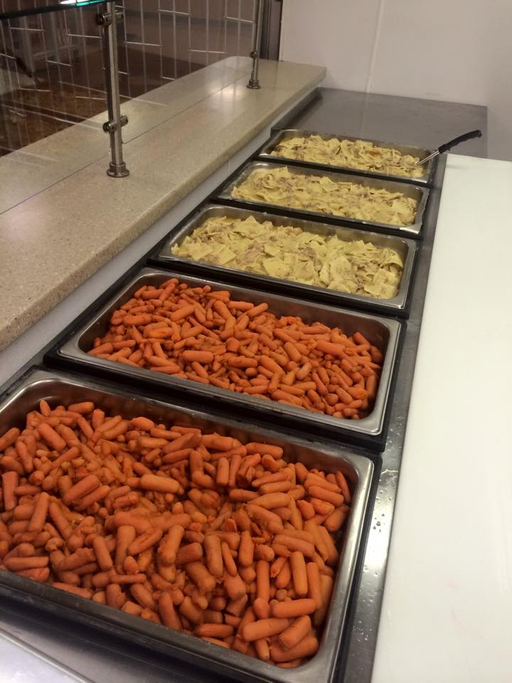 EvansvilleRM's tweet photo. Dinner at your ERM: Chicken & Dumplings; Glazed Carrots; Dessert. Mmmm! 200,000 meals in 2014! #AlwaysHereERM TG http://t.co/uDjg0h5uPA