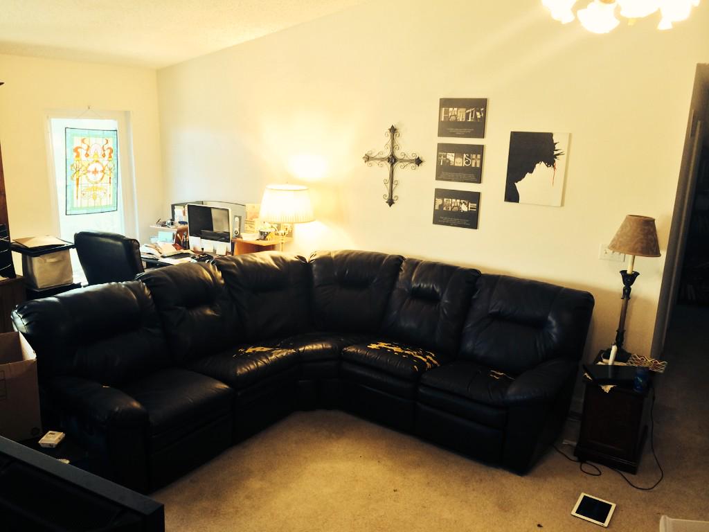 MelissaKrieg's tweet photo. 2 piece sectional with reclining ends. 4 years old and structurally like new. Faux leather finish is peeling. $200OBO http://t.co/lkj2C98uoF