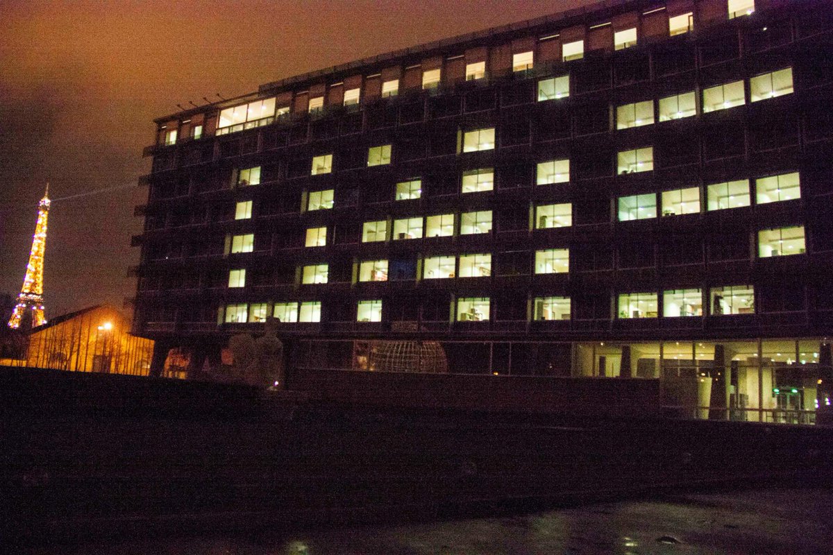 Magnifique ❤️ “<a href="/UNESCO/">UNESCO 🏛️ #Education #Sciences #Culture 🇺🇳</a>: Our HQ in #Paris tonight: "United" for freedom of expression &amp; peace #JeSuisCharlie ”