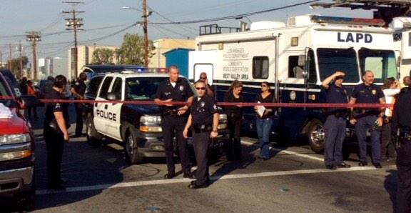 LAFDtalk's tweet photo. PHOTOS: Active incident of small plane crash. Sadly 1 DOA. #LAFD #LAPD #FAA #NTSB working together. #LakeBalboaCrash http://t.co/wWwcpYJAwW