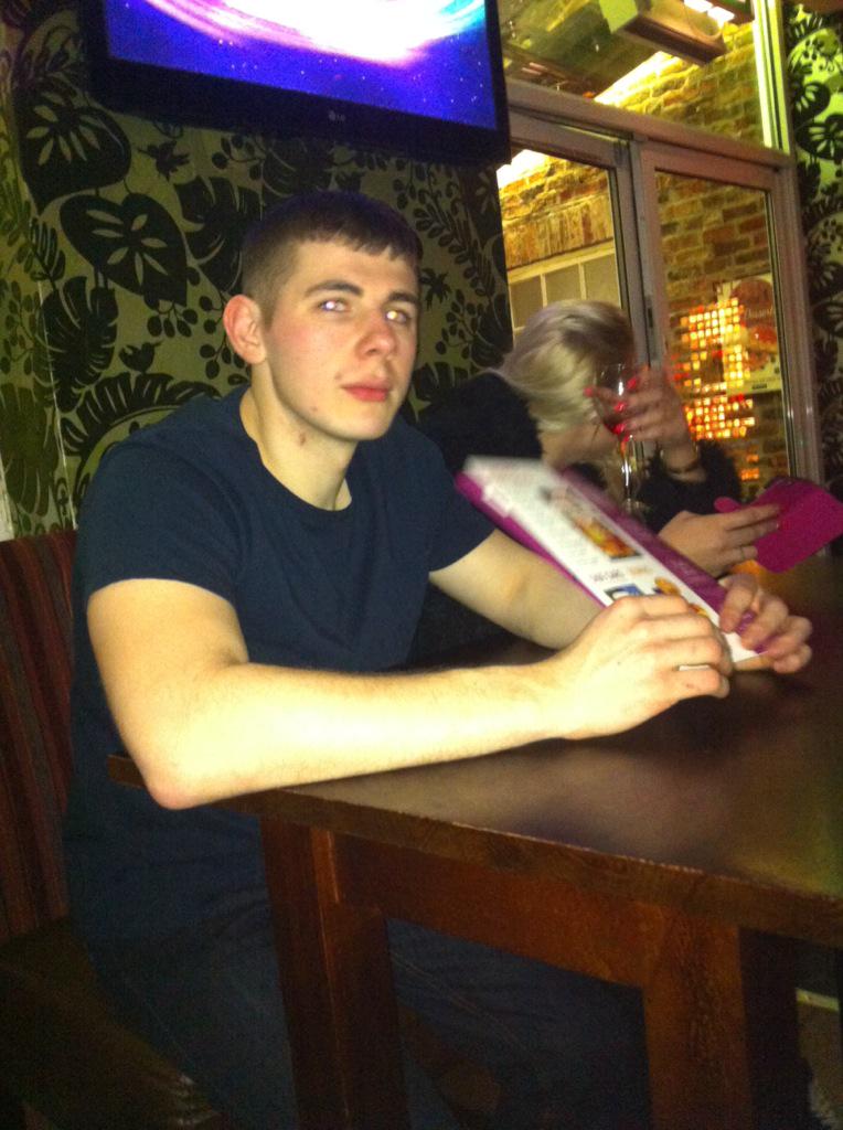 randyandy181's tweet photo. Checking out the girls @YorkYates http://t.co/cuEUIVldX7