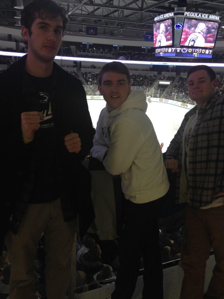 ekazz21's tweet photo. Any available seats? #HockeyValley #tweetyourseat #help http://t.co/40nrj2zSUz