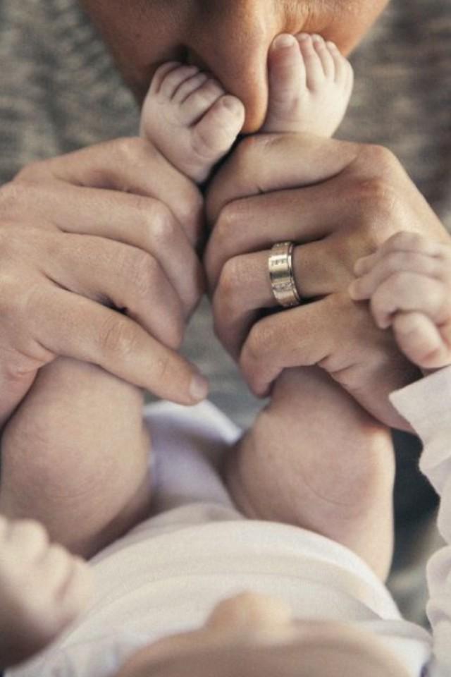FamilyStarting's tweet photo. When guys are good with kids😍😍 http://t.co/EvWmfoAwge