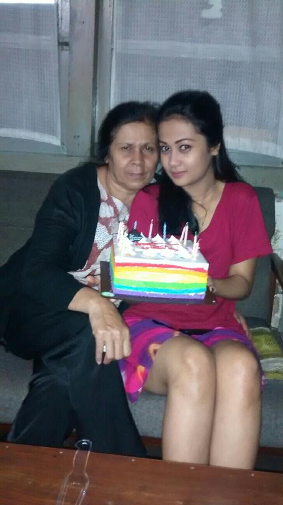 mony_sisca's tweet photo. Happy birthday to me :* http://t.co/wUHemsiEA8
