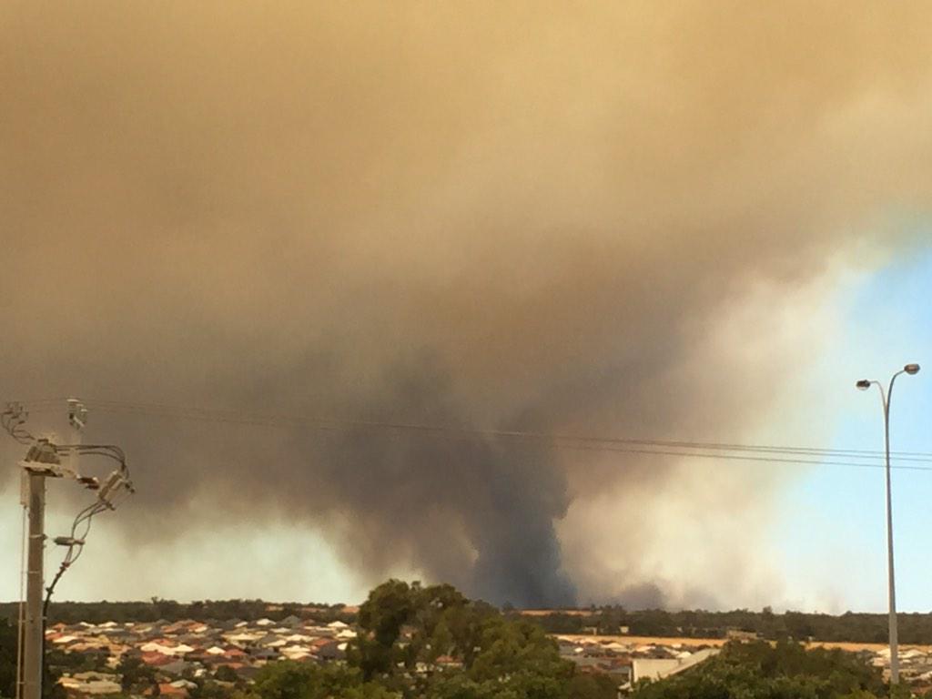 Bullsbrook fire from our backyard in Mindarie. #besafe #Bullsbrookbushfire