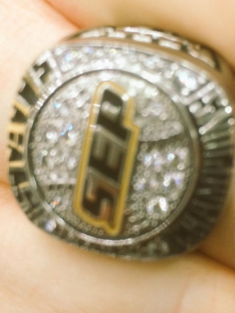 ScotSoups's tweet image. Reach in jean pocket to get my phone hand gets stuck, oh yeah #ringproblems