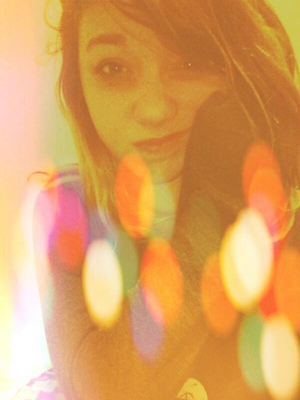 esthery6066's tweet image. Rt for our QUEEN @CarrieGMoretz #AngelMaria
If she is UGLY,please let me rip out ur eyes balls☺😠