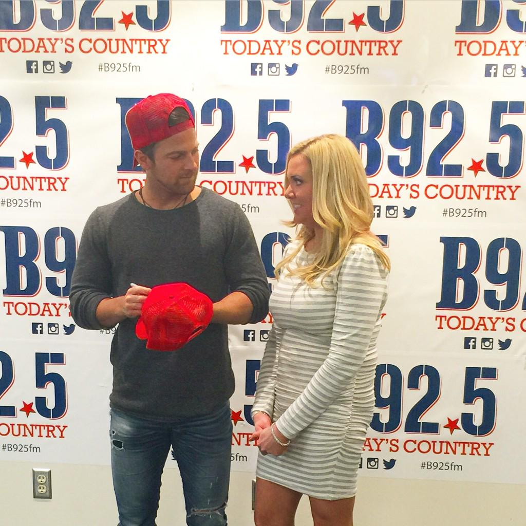 MichelleStarkel's tweet photo. Red hats! #b925 http://t.co/2QvhlZoSt4