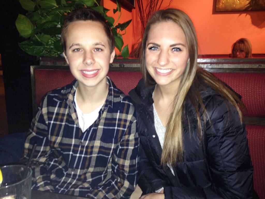 calli_brandt's tweet photo. Dinner with the fam before going back to school tomorrow ❤️ http://t.co/kkpMKtjAxg