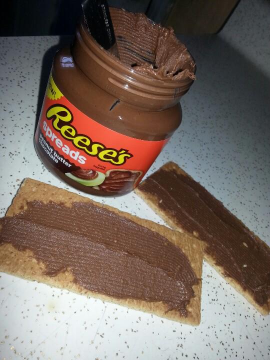 BeautyLover_87's tweet photo. Graham crakers & #ReesesSpread #SooGood received this product from influenster for testing purposes. @InfluensterVox http://t.co/hANkrP6IEk