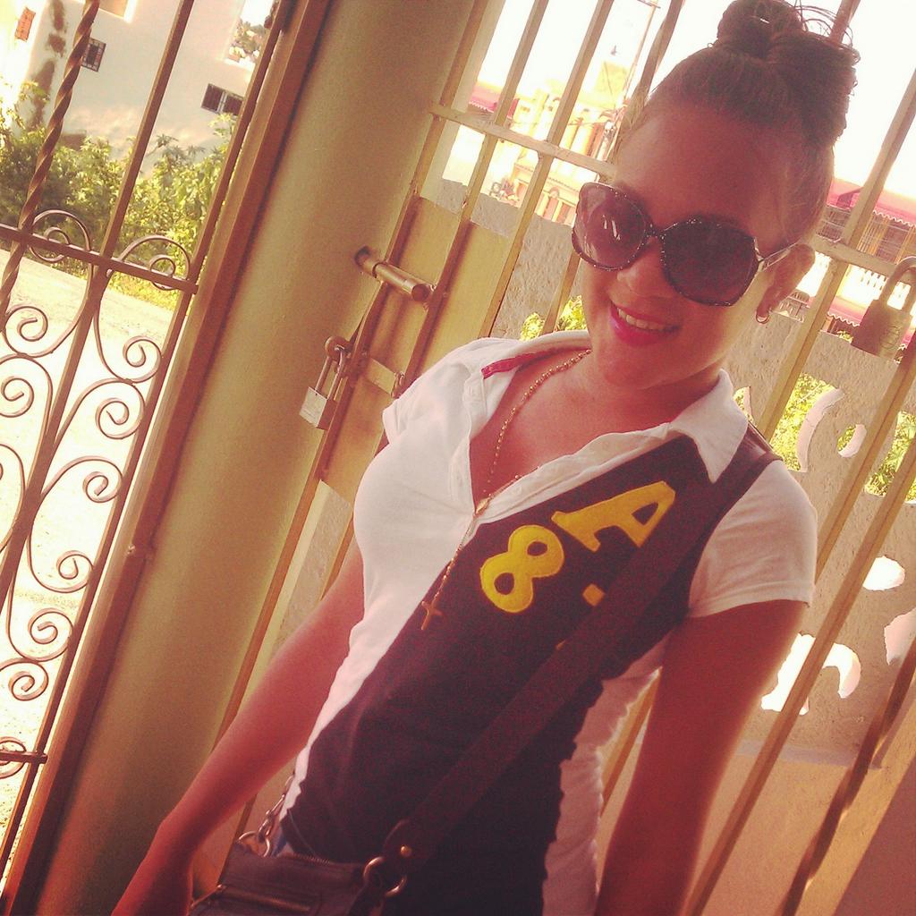 AnellYamile's tweet photo. Muah muñeca y no tuya http://t.co/2k7MJUGIEl