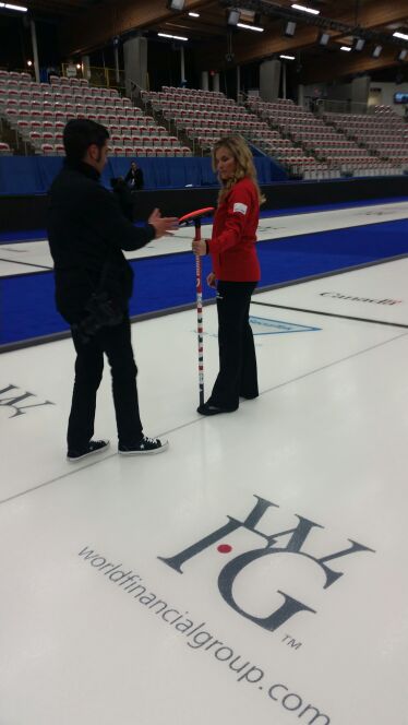 TeamJJonesCurl's tweet image. Post game photo shoot for @therealwfg! #contcup #curling