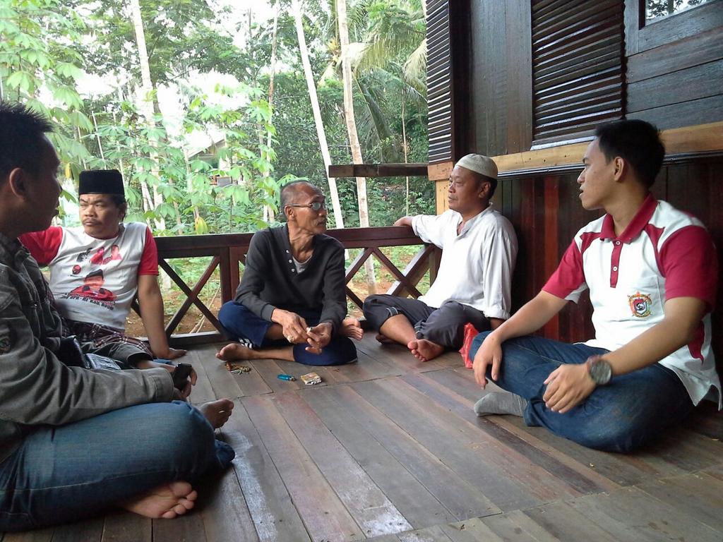 Kalau yang ini tim dari Akuanusa lagi berunding sama warga Bogor untuk mengolah lahan yang ada disana. Good luck!