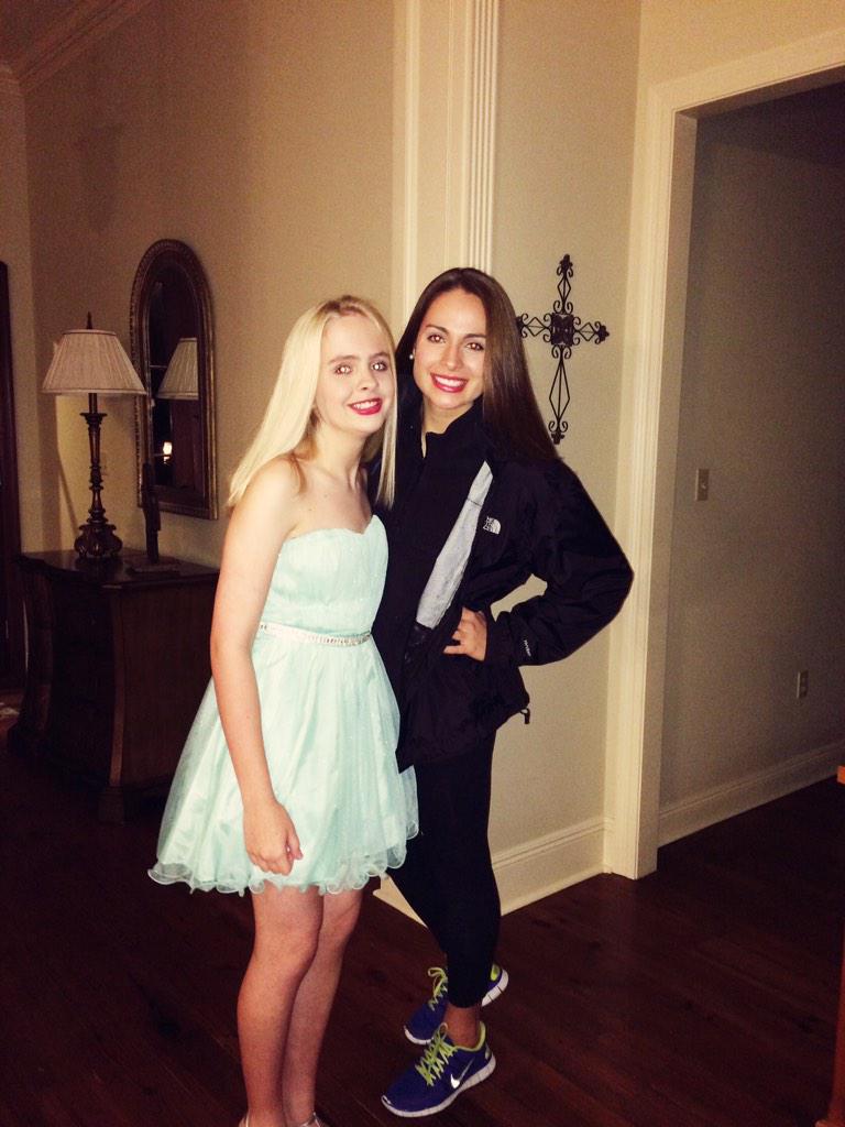daiigle45's tweet photo. Own personal hair and makeup artist #firstsnowball http://t.co/yvMGqxDnGj