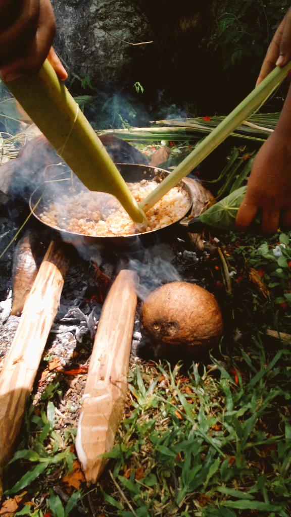 PVeidreyaki's tweet photo. Making #coconut lollies part 2
#Niue #Makefu #IslandStyle http://t.co/vkCfhSdloN