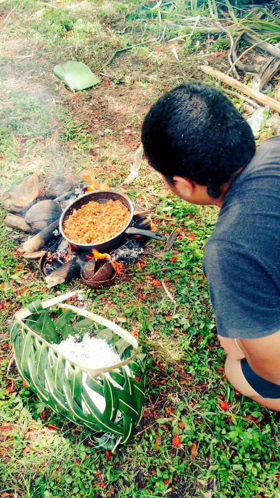 PVeidreyaki's tweet photo. Making #coconut lollies part3.
#Niue #Makefu #IslandStyle http://t.co/vesk4w5T4O