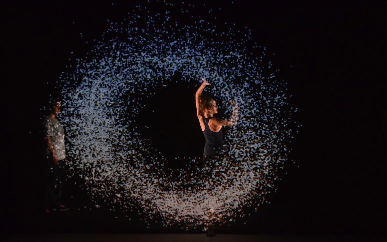 KonbiniFr's tweet photo. Vidéo : quand la danse rencontre les arts numériques http://t.co/TeLRB8zJCQ http://t.co/gbPVfbtYX4