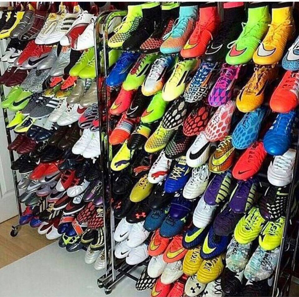 FootballFunnnys's tweet image. Every football fans' dream..