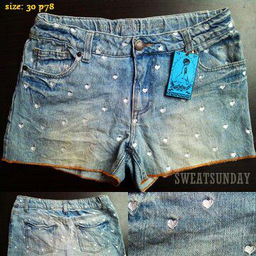 Size 30 p78 idr 28rb #hotpantsJeans #bajumurah #secondstuff #bajuimport #hotpenmurah moreinfo: 7D23E6D9