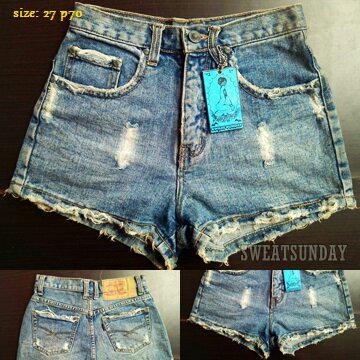 Size 27 p70 idr 28rb #hotpantsJeans #bajumurah #secondstuff #bajuimport #hotpenmurah moreinfo: 7D23E6D9