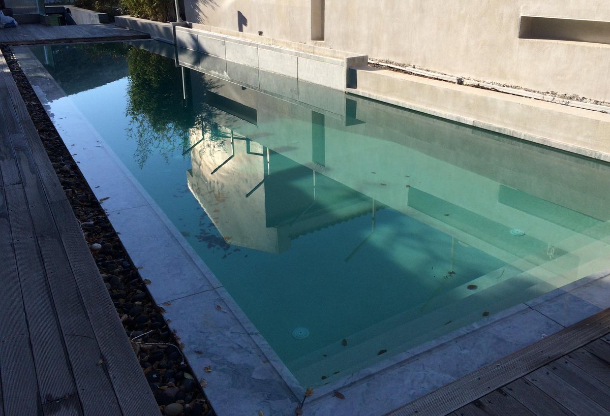 AlphaCement's tweet image. Επένδυση πισίνας με τσιμέντο και βότσαλο, σε ιδιωτική κατοικία στη Γλυφάδα. #pool #cement #pebble #residence