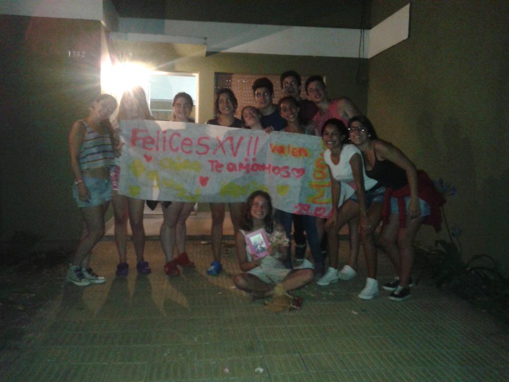VickyRiivas's tweet photo. Infinitas son mis gracias a ustedes #fifteen #xv #monus #amigos #amigas #los amo #inolvidable ❤❤❤ http://t.co/cJUC60XxOc